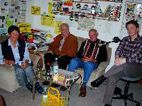 Therese Wirtz, Gottfried M�ller, Engelbert Wirtz und Heribert W. Ke�ler  (v.l.n.r) im Gespr�ch mit Otto Ganser (Foto) im Vorgebirgsmagazin aus dem Studio Merten